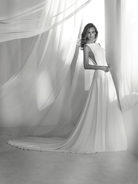 Volantia pronovias sale